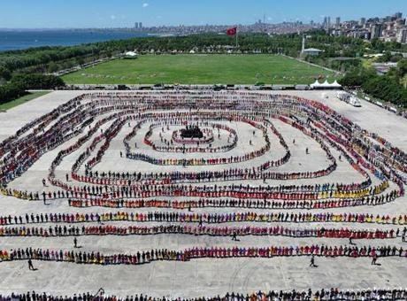 İstanbul'da 5 Bin Folklorcu ile Rekor Denemesi Gerçekleşti