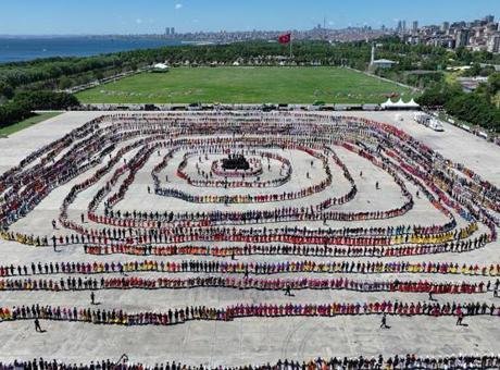İstanbul'da 5 Bin Folklorcu ile Rekor Denemesi Gerçekleşti