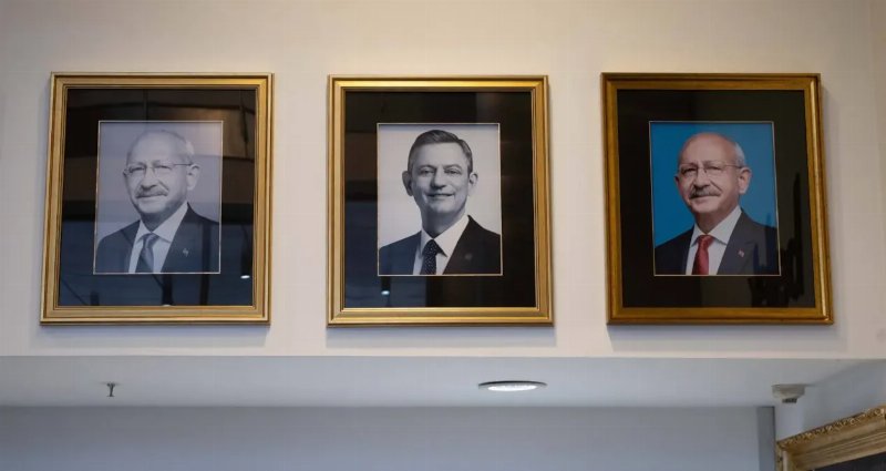 CHP'de Olağanüstü Kurultay İçin İmzalar Teslim Edildi
