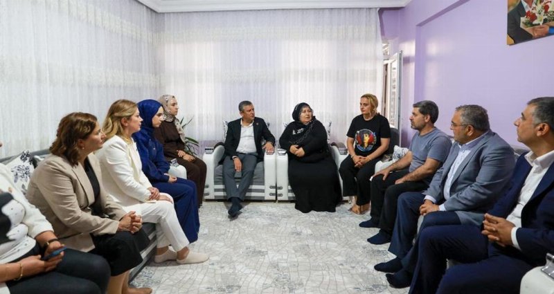 Özgür Özel, Rojin Kabaiş'in Ailesini Ziyaret Etti