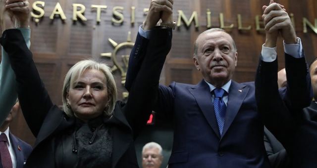 Nimet Özdemir'in Siyasi Yolculuğu: Her Yıl Yeni Bir Partide