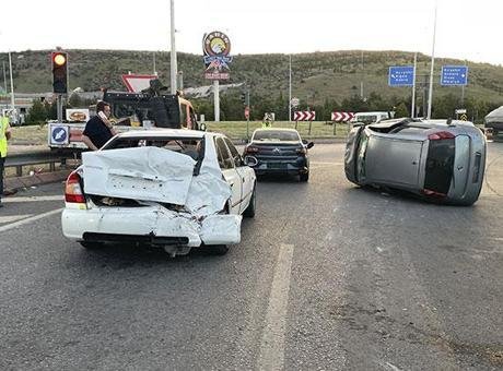 Kayseri'de Zincirleme Trafik Kazası: 4 Yaralı Hastaneye Kaldırıldı