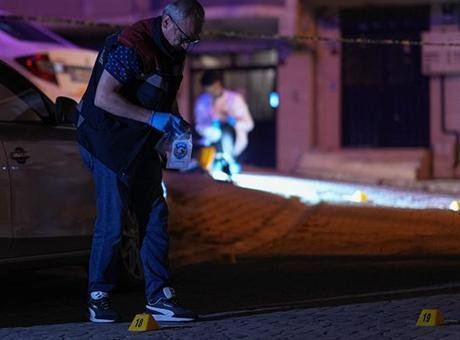 Esenyurt'ta Motosikletli İki Grup Arasında Silahlı Çatışma