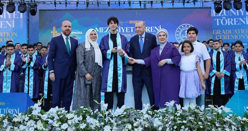 Cumhurbaşkanı Erdoğan Torunu Ömer Tayyip'i Mezuniyetinde Yalnız Bırakmadı