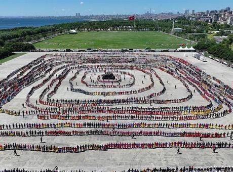 5 Bin Kişilik Horonla Türkiye, Guinness Rekoru Kırdı!