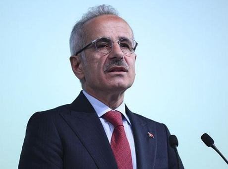 Bakan Uraloğlu'ndan Basra Körfezi Açıklaması: 15 Gemimiz Güvende