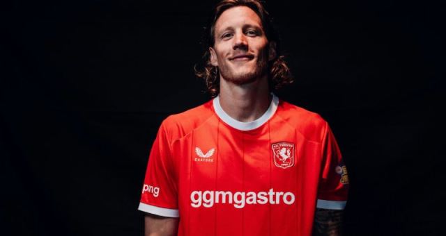 Twente, Wout Weghorst'u Renklerine Kattı!