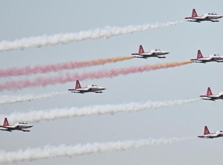 Türk Yıldızları Belçika'da Havada Nefes Kesen Bir Gösteri Sundular