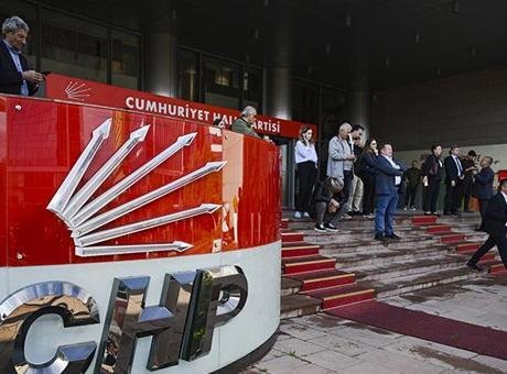 CHP'de Olağanüstü Kurultay İçin 839 İmza Toplandı!