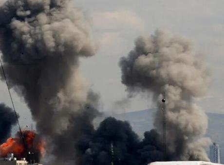 İran'da ABD Saldırıları: Patlama Sesleri ve Gelişmeler