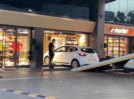 Bağcılar'da Marketi Vuran Otomobilin Sırrı Ne?
