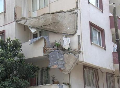 Küçükçekmece'de Balkon Çökmesi: Olayın Ayrıntıları ve Tepkiler