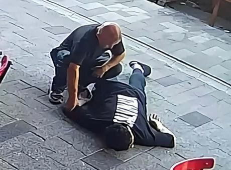 Fethiye'de Şok Olay: Fenalaşan Gençten Para Çalan Zanlı Tutuklandı