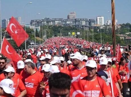 15 Temmuz'un Anlamı: Özdemir'den Unutulmaz Mesaj