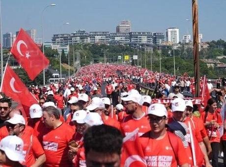 15 Temmuz'un Anlamı: Özdemir'den Unutulmaz Mesaj