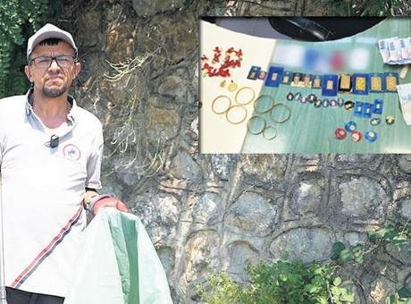 Çöpten Altın Buldu: 3.5 Milyon TL'lik Hazine Polise Teslim Edildi