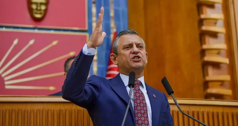 Özgür Özel: CHP'yi Kurtarmak İçin Yarışalım, Kaybeden Çekilsin