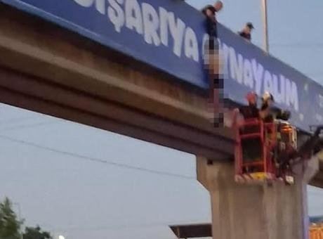 Kocaeli'de Üst Geçitteki Gizemli Olay: Yarı Çıplak Bir Ceset