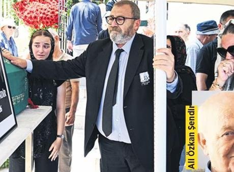 Burgazada'da Futbol Efsanesi Şendir'e Veda Töreni Düzenlendi