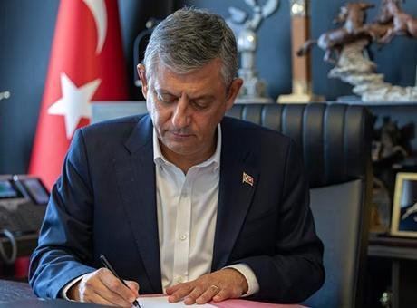 Özgür Özel YENİ Parti'nin Genel Başkanı Oldu: İlk Toplantı Detayları