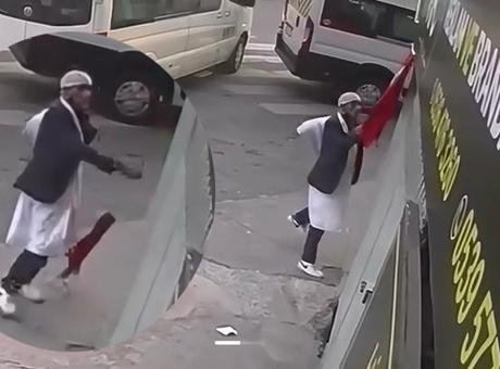 Kağıthane'de Türk Bayrağını Sökerek Yere Atan Şüpheli Yakalandı