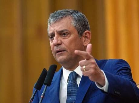 Özgür Özel, Veda Duygularıyla Tarihi Bir Konuşma Yaptı