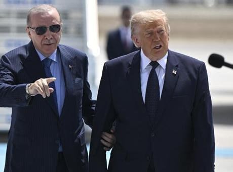 Erdoğan ve Trump Arasındaki Sıcak İletişim: Beden Dili ve Mesajlar