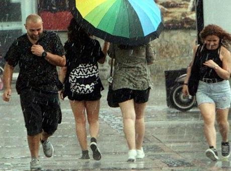 İstanbul'da Kuvvetli Yağış Uyarısı: 7 İlçe Etkileniyor!