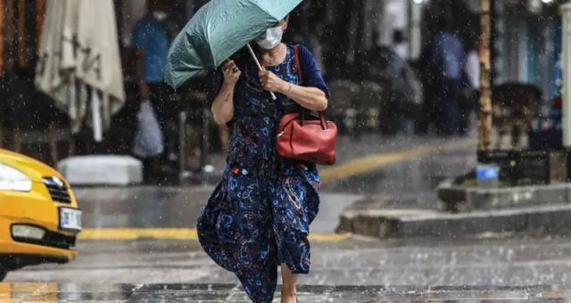 İstanbul'a Yağmur Geliyor: 10 Saat Sürecek Uyarısı!