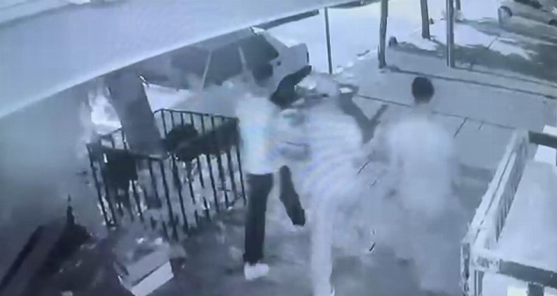 İstanbul'da Hamile Eşine Tatlı Alırken Bıçaklı Saldırıya Uğradı