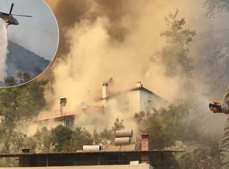 Fethiye'deki Orman Yangını: Havadan ve Karadan Mücadele Devam Ediyor