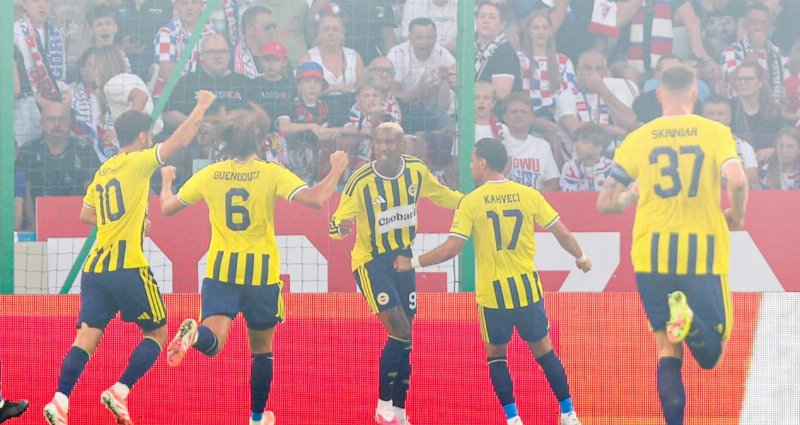 Fenerbahçe'nin UEFA Kadrosu Açıklandı: İki İsim Dışarıda Kaldı
