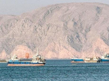 Hürmüz Boğazı'nda Kriz Derinleşiyor: ABD ve İran Karşılıklı Saldırılara Devam Ediyor