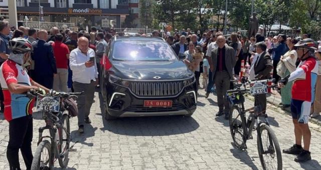 Vali Çiçekli'ye Duygusal Veda: Bisikletliler Uğurladı