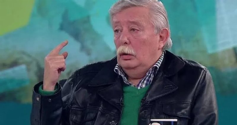 {"title": "Aziz Üstel, Türk Medyasının Önemli İsimlerinden Biri Hayatını Kaybetti", "content": "Ünlü sunucu ve iş insanı Aziz Üstel, 80 yaşında İzmir'de tedavi gördüğü hastanede 'çoklu organ yetmezliği' nedeniyle hayatını kaybetti. Galatasaray Spor Kulübü'nün eski yöneticisi olan Üstel, Türk televizyon tarihinin önemli figürlerinden biri olarak biliniyordu. \n\nAziz Üstel, 2001-2002 yıllarında Galatasaray Spor Kulübü'nde yöneticilik yapmış, ardından televizyonculuk kariyerine adım atmıştı. Star 