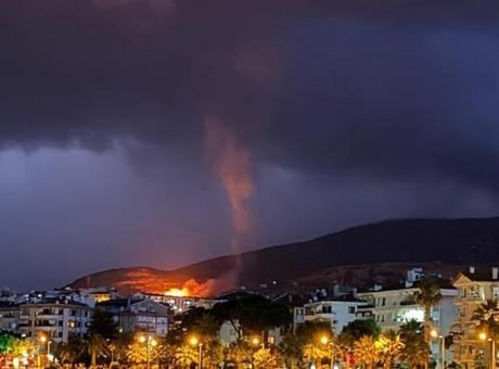Balıkesir'de Aniden Bastıran Fırtına Hayatı Olumsuz Etkiledi