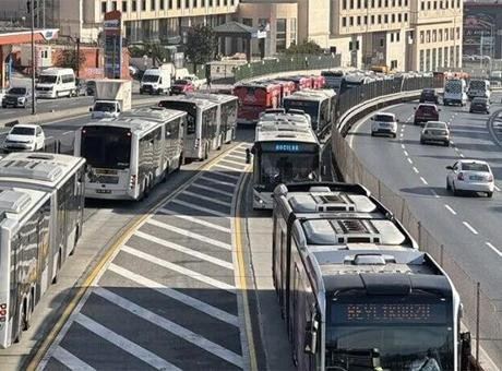 15 Temmuz'da Metrobüs Seferlerinde Önemli Değişiklikler!