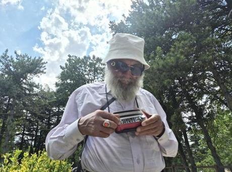 76 Yaşında Teknolojiden Uzak Yaşayan Adamın Sıra Dışı Hikayesi