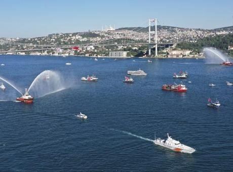 İstanbul Boğazı'nda 15 Temmuz İçin Görkemli Deniz Korteji