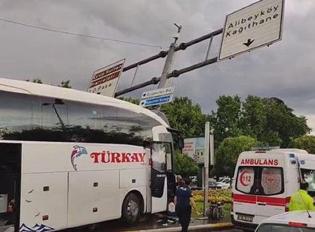 Eyüpsultan'da Otobüs Kazası: Yaralılar Hastaneye Kaldırıldı