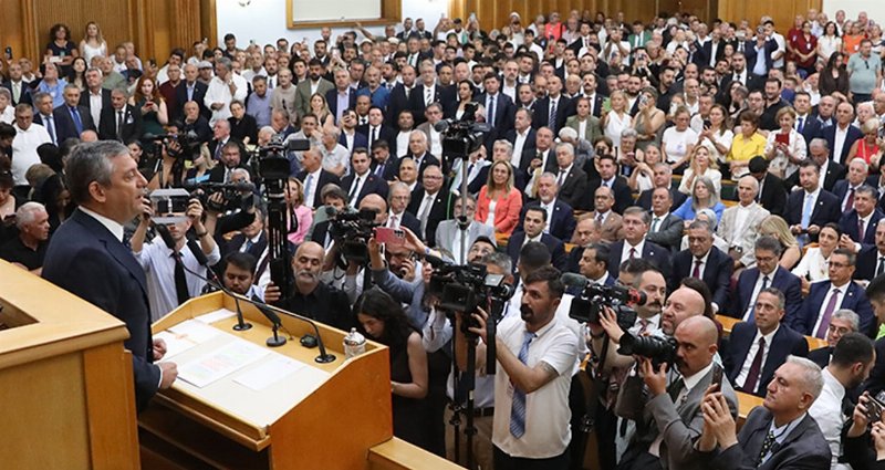 Özgür Özel, Yeni Partisini Duyurdu: Yeniden Doğuşun Eşiğinde