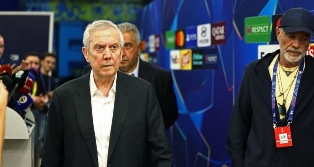 Fenerbahçe'de Aziz Yıldırım, kötü gidişi durdurmak için sahaya indi
