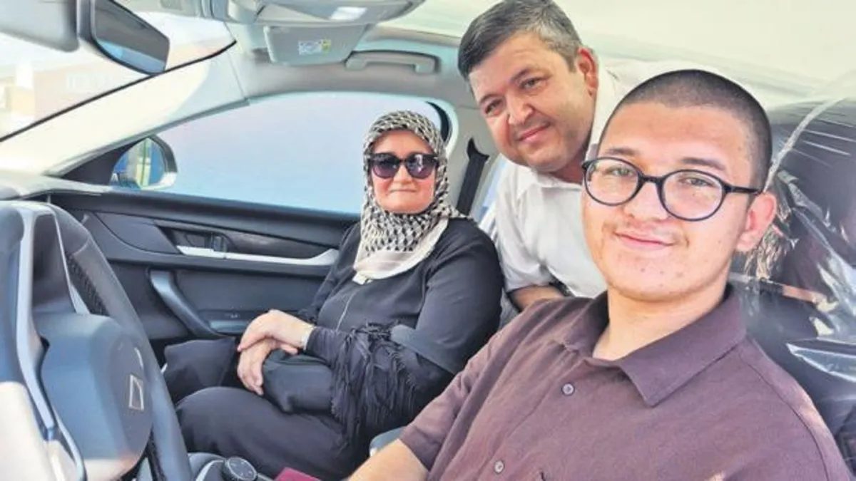 Kadıköy Anadolu İmam Hatip Lisesi YKS Şampiyonuna TOGG Hediye Etti