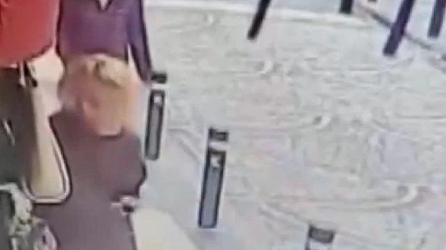 Kadıköy'de Valiz Hırsızlığı: Kadın Şüpheli Güvenlik Kamerasında