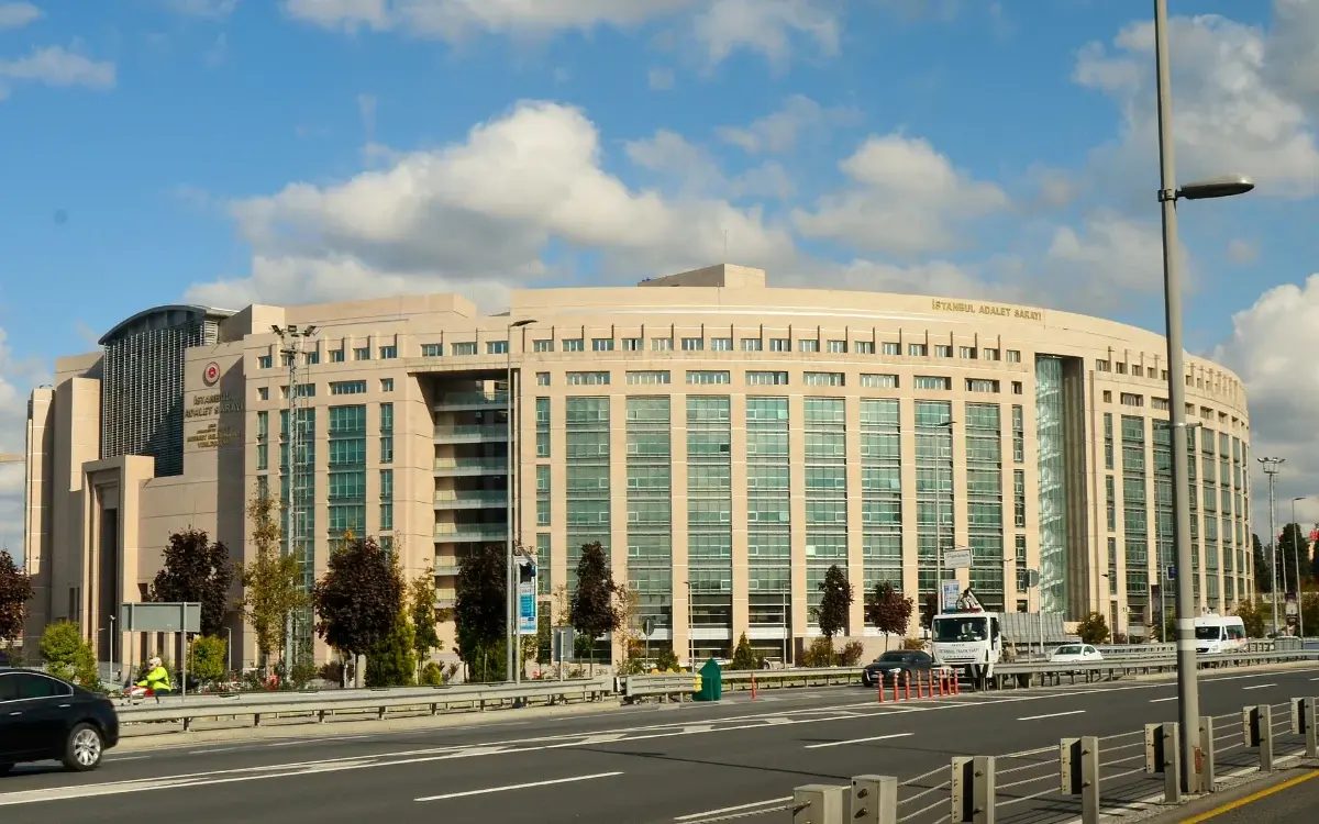 İstanbul'da Fon Soruşturmasında 51 Kişi Tutuklandı