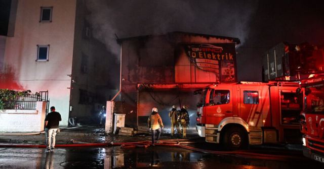 Esenyurt'ta yangın: 5 iş yeri ve bir fabrika zarar gördü