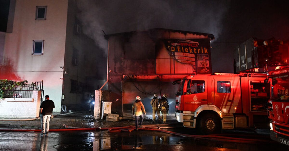 Esenyurt'ta yangın: 5 iş yeri ve bir fabrika zarar gördü