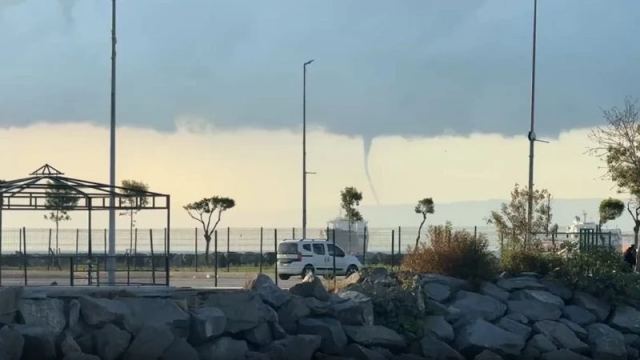 İstanbul'da Yalova Açıklarında Hortum Görüntülendi