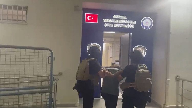 FETÖ'nün Evlilik Havuzuna Şafak Operasyonu: 60 Gözaltı