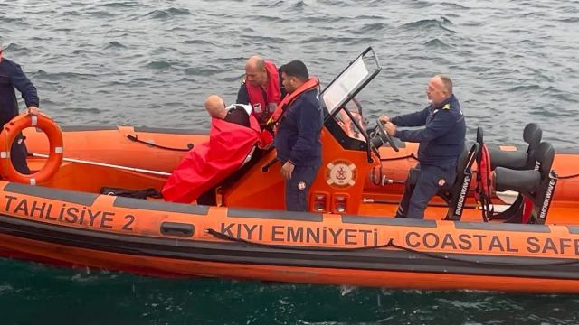Büyükada-Kadıköy Vapuru'ndan Denize Atlayan Adam Tehdit Etti
